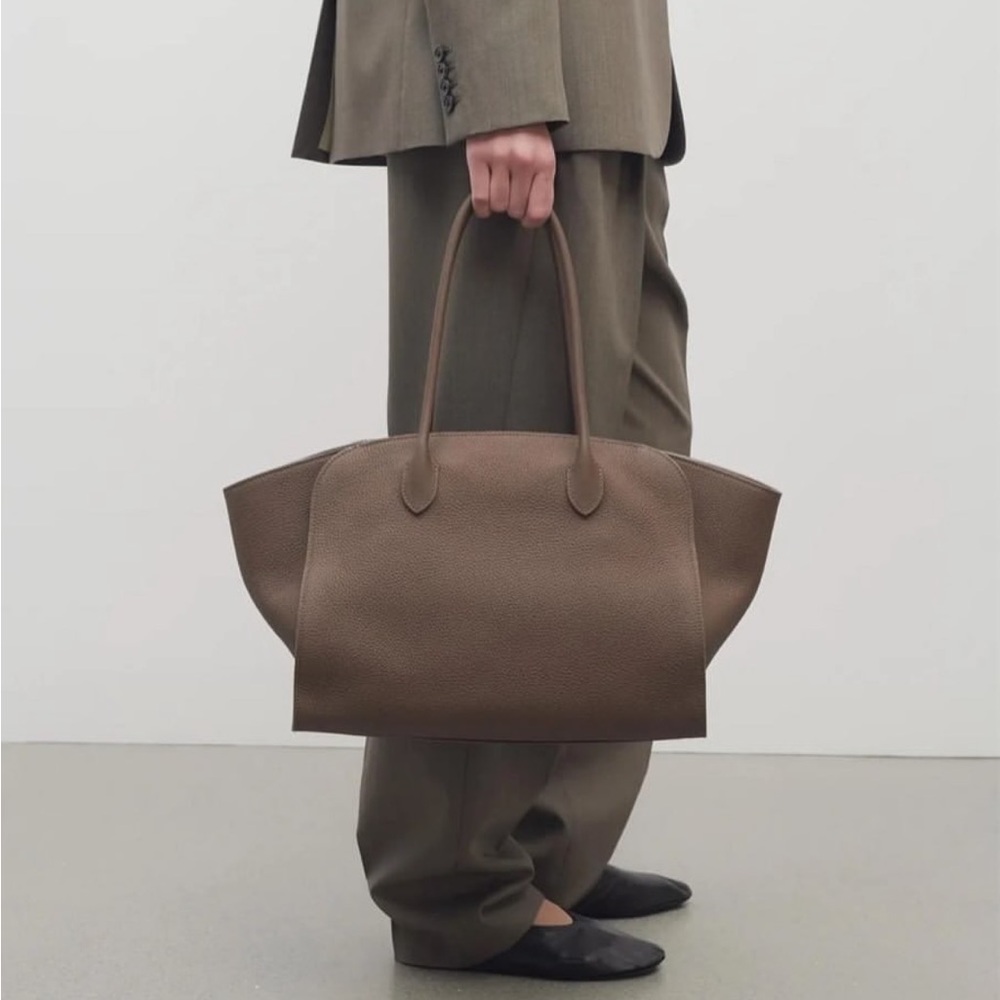 The row Marlo bag - dark olive pebbled leather